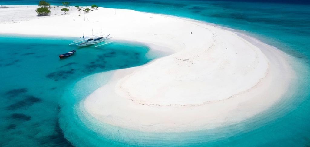Balabac Islands Palawan Philippines — turquoise water untouched beach