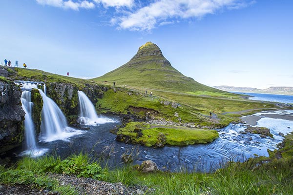 Iceland travel guide — volcanoes glaciers northern lights